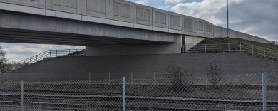 Kings Dyke - View on prestressed W beams and precast parapet units of integral railway 