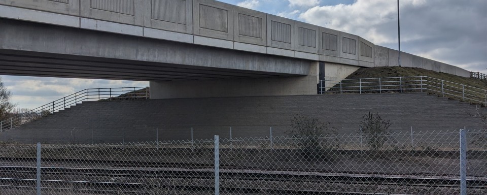 Kings Dyke - View on prestressed W beams and precast parapet units of integral railway 