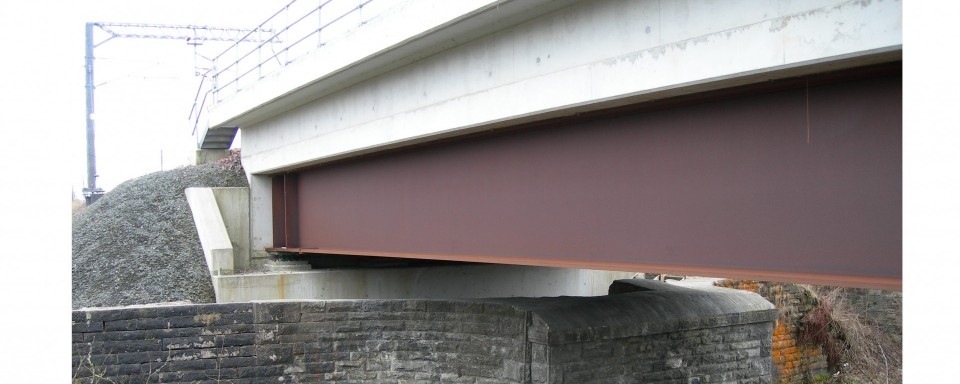 A side view showing the steel girders on their bearing pads