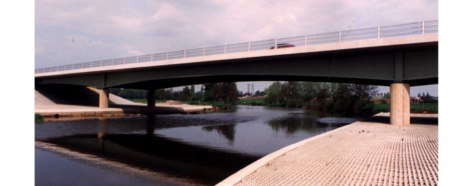 A345 Simon de Montfort Bridge over River Avon, Evesham