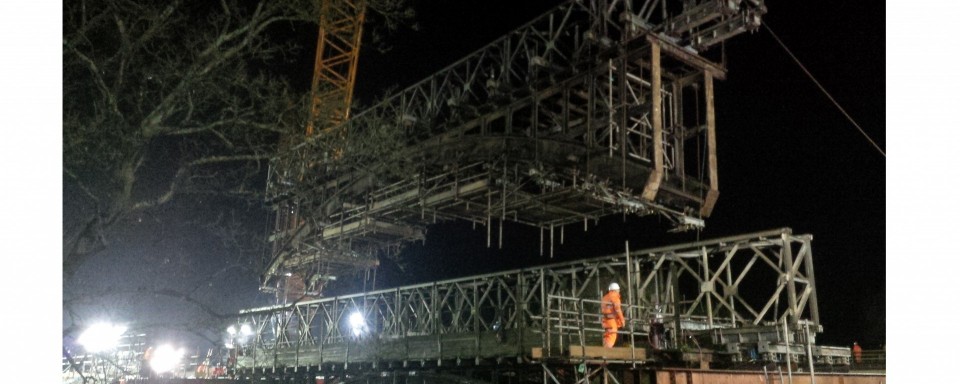 Hoisting the old arch structure out in one piece at night