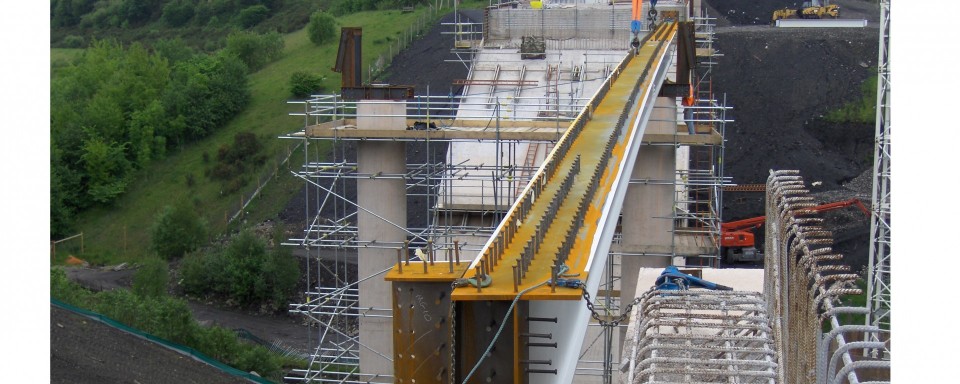 The first girder in position 