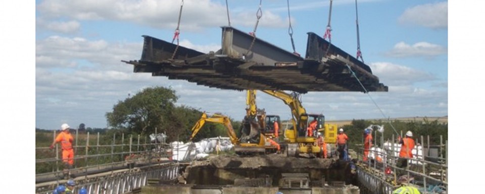 Lifting out the damaged old span