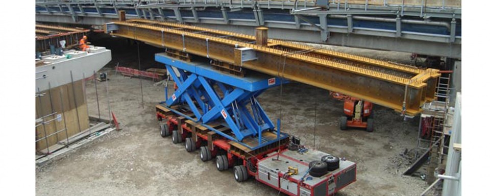 London Bridge Station - Scissor Lift