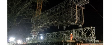 Hoisting the old arch structure out in one piece at night