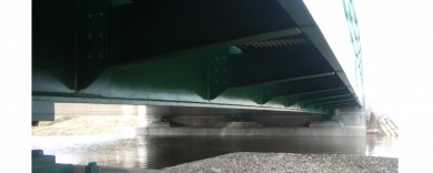 A view underside showing the how the walkway is attached to the main girder