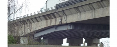 A side view of the box girders showing their contilever arrangement