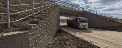 Kings Dyke - Skewed monolithic underpass featuring prestressed TY beams